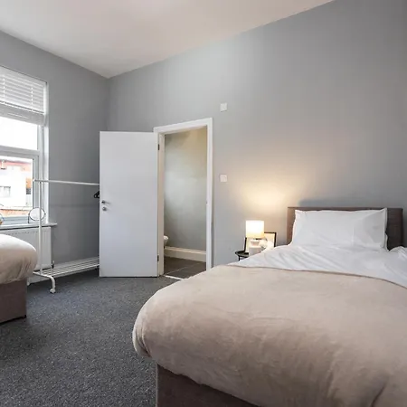 October Disc - Long - Contractors Apartment Bristol