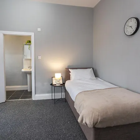 October Disc - Long - Contractors Apartment Bristol