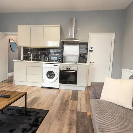 October Disc - Long - Contractors Apartment